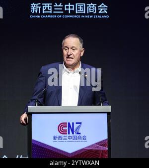 Auckland, Neuseeland. Dezember 2024. Der ehemalige neuseeländische Premierminister John Key spricht auf der „Vision 2025“-Geschäftsveranstaltung der China Chamber of Commerce in Neuseeland am 6. Dezember 2024 in Auckland, Neuseeland. ZU „New Zealand former PMs Say Think with China very Important“ (Neuseeland ehemalige PMs sagen Beziehungen zu China sehr wichtig) Credit: Lei/Xinhua/Alamy Live News Stockfoto