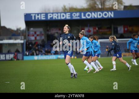 Kingston, Großbritannien. Dezember 2024. Niamh Charles von Chelsea Women wärmt sich während des Women's Super League-Spiels zwischen Chelsea Women und Brighton & Hove Albion Women am 8. Dezember 2024 im Kingsmeadow Stadium in Kingston auf. Foto von Ken Sparks. Nur redaktionelle Verwendung, Lizenz für kommerzielle Nutzung erforderlich. Keine Verwendung bei Wetten, Spielen oder Publikationen eines einzelnen Clubs/einer Liga/eines Spielers. Quelle: UK Sports Pics Ltd/Alamy Live News Stockfoto