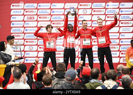 Antalya, Türkei. Dezember 2024. Belgische Athleten feiern nach der ross Country Running Europameisterschaft in Antalya, Türkei, Sonntag, den 08. Dezember 2024. BELGA FOTO JASPER JACOBS Credit: Belga News Agency/Alamy Live News Stockfoto