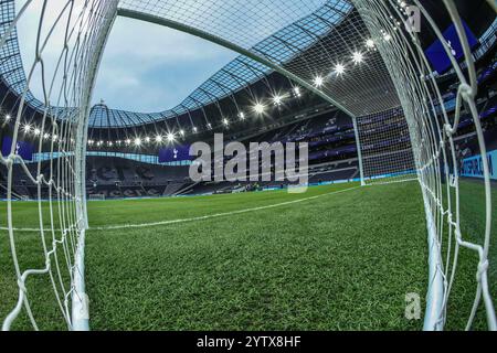 London, Großbritannien. Dezember 2024. Eine allgemeine Ansicht des Tottenham Hotspur Stadions vor dem Premier League-Spiel Tottenham Hotspur gegen Chelsea im Tottenham Hotspur Stadium, London, Vereinigtes Königreich, 8. Dezember 2024 (Foto: Mark Cosgrove/News Images) in London, Vereinigtes Königreich am 12.08.2024. (Foto: Mark Cosgrove/News Images/SIPA USA) Credit: SIPA USA/Alamy Live News Stockfoto