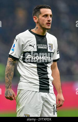 Mailand, Italien. Dezember 2024. Emanuele Valeri (14) von Parma, der während des Spiels zwischen Inter Mailand und Parma bei Giuseppe Meazza in Mailand zu sehen war. Stockfoto