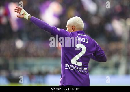 Firenze, Italien. Dezember 2024. Dodo der ACF Fiorentina Gesten während des Spiels zwischen ACF Fiorentina und Cagliari Calcio im Artemio Franchi Stadion in Florenz (Italien), 8. Dezember 2024. Quelle: Insidefoto di andrea staccioli/Alamy Live News Stockfoto