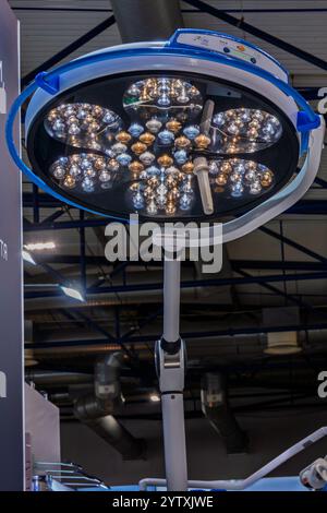 LED-OP-Lampe. Beleuchtungseinheit für den OP Stockfoto