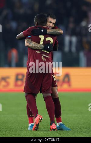 Rom, Italien. 2024. Leandro Paredes von Roma feiert mit Saud Abdulhamid während des italienischen Meisterschaftsspiels Serie A zwischen AS Stockfoto