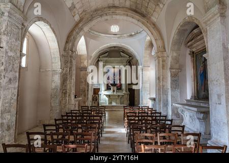 Die szenografische Eremitage von Santo Spirito a Majella in der Nähe von Roccamorice in den Abruzzen, Italien. Stockfoto