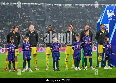 Turin, Italien. Dezember 2024. Die Spieler von Juventus treten für das Spiel der Serie A zwischen Juventus und Bologna im Allianz-Stadion in Turin an. Quelle: Gonzales Photo/Alamy Live News Stockfoto