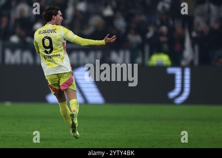 Turin, Italien. Dezember 2024. Dusan Vlahovic von Juventus FC Gesten während des Spiels der Serie A zwischen Juventus FC und Bologna FC im Allianz Stadium am 7. Dezember 2024 in Turin, Italien. Quelle: Marco Canoniero/Alamy Live News Stockfoto