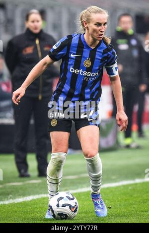 Mailand, Italien, Italien. Dezember 2024. Henrietta CSISZAR von Inter Mailand während des Spiels Der Women's Series A zwischen dem AC Mailand und dem FC Internazionale im San Siro Stadium am 8. Dezember 2024 in Mailand. (Kreditbild: © Matthieu Mirville/ZUMA Press Wire) NUR REDAKTIONELLE VERWENDUNG! Nicht für kommerzielle ZWECKE! Quelle: ZUMA Press, Inc./Alamy Live News Stockfoto