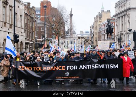 London, Großbritannien. Dezember 2024. Der Marsch gegen den Antisemitismus vom Obersten Gerichtshof zum Parlamentsplatz. Quelle: Matthew Chattle/Alamy Live News Stockfoto