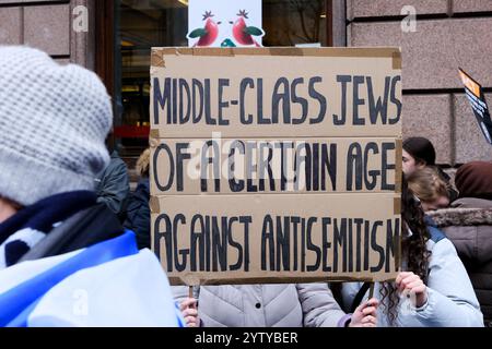 London, Großbritannien. Dezember 2024. Der Marsch gegen den Antisemitismus vom Obersten Gerichtshof zum Parlamentsplatz. Quelle: Matthew Chattle/Alamy Live News Stockfoto