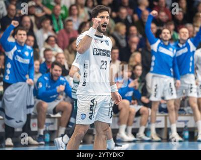 Tim Suton (TBV Lemgo Lippe, #23) Ballt die Jubelfaust, frisch auf Goeppingen vs. TBV Lemgo Lippe, Handball, 1. Bundesliga Herren, Spielzeit 2024/2025, 08.12.2024, Foto: EIBNER/Michael Schmidt Stockfoto