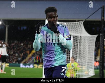 London, Großbritannien. Dezember 2024. Bukayo Saka aus Arsenal feiert, nachdem er vor seinem Tor im Spiel der Premier League in Craven Cottage, London, geschossen hat. Der Bildnachweis sollte lauten: Paul Terry/Sportimage Credit: Sportimage Ltd/Alamy Live News Stockfoto