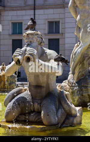 Fontana del Moro an der Piazza Navona in Rom, Italien, sonniger Tag Stockfoto