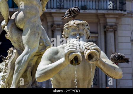 Fontana del Moro an der Piazza Navona in Rom, Italien, sonniger Tag Stockfoto