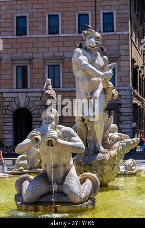 Fontana del Moro an der Piazza Navona in Rom, Italien, sonniger Tag Stockfoto
