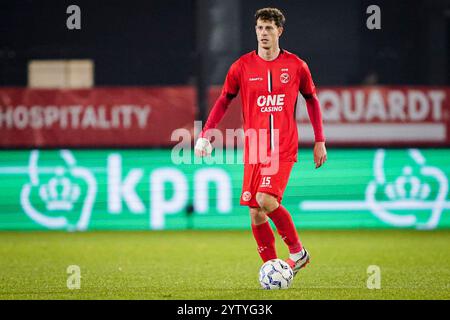 Almere, Niederlande. Dezember 2024. ALMERE, NIEDERLANDE - 8. DEZEMBER: James Lawrence vom Almere City FC spielt mit dem Ball während des niederländischen Eredivisie-Spiels zwischen Almere City FC und FC Utrecht im Yanmar Stadion am 8. Dezember 2024 in Almere, Niederlande. (Foto von Andre Weening/Orange Pictures) Credit: Orange Pics BV/Alamy Live News Stockfoto