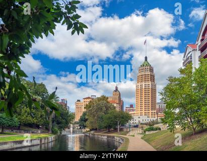 San Antonio. Spaziergang auf dem Fluss vom King William Historic District mit Blick auf die Skyline der Innenstadt, San Antonio, Texas, USA Stockfoto