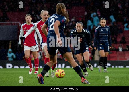 London, Großbritannien. Dezember 2024. London, England, 08. Dezember 2024: Frida Maanum (12 Arsenal) und Lucy Staniforth (5 Aston Villa) im Spiel der Womens Super League zwischen Arsenal und Aston Villa im Emirates Stadium in London, England. (Pedro Porru/SPP) Credit: SPP Sport Press Photo. /Alamy Live News Stockfoto