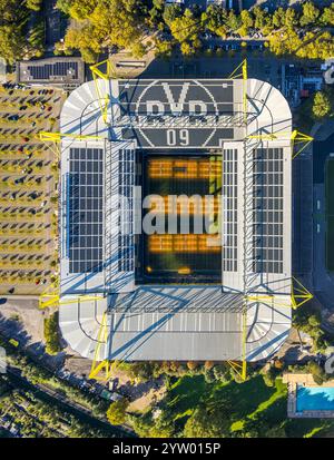 Luftaufnahme, Signal Iduna Park, auch Westfalenstadion, Fußballstadion und Bundesliga Stadion des BVB 09 Borussia Dortmund, vertikaler Schuss, Westfalenhall Stockfoto