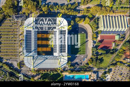 Aus der Vogelperspektive, Signal Iduna Park, auch bekannt als Westfalenstadion, Fußballstadion und Bundesliga Stadion des BVB 09 Borussia Dortmund, vertikaler Schuss, Stad Stockfoto