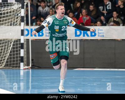 Erik Persson (frisch auf Goeppingen, #22) jubelt lautstark, frisch auf Goeppingen vs. TBV Lemgo Lippe, Handball, 1. Bundesliga Herren, Spielzeit 2024/2025, 08.12.2024, Foto: EIBNER/Michael Schmidt Stockfoto