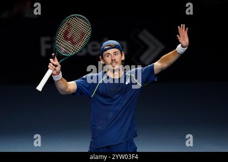Der Australier Alex de Minaur feiert nach dem Gewinn des Grand Final der UTS London 2024 in der Copper Box Arena in London. Bilddatum: Sonntag, 8. Dezember 2024. Stockfoto