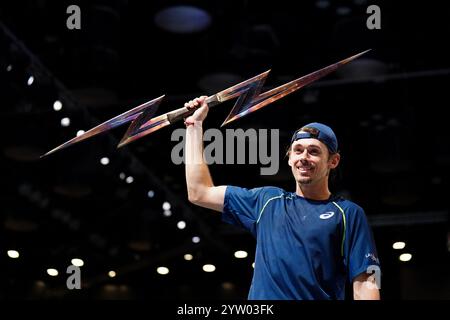 Der Australier Alex de Minaur feiert nach dem Gewinn des Grand Final der UTS London 2024 in der Copper Box Arena in London. Bilddatum: Sonntag, 8. Dezember 2024. Stockfoto