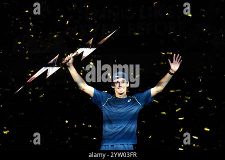 Der Australier Alex de Minaur feiert nach dem Gewinn des Grand Final der UTS London 2024 in der Copper Box Arena in London. Bilddatum: Sonntag, 8. Dezember 2024. Stockfoto