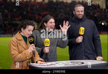 Bristol Bears' Ilona Maher (Mitte) wird zur Halbzeit auf dem Spielfeld während des Investec Champions Cup Matches in Ashton Gate, Bristol, interviewt. Bilddatum: Sonntag, 8. Dezember 2024. Stockfoto