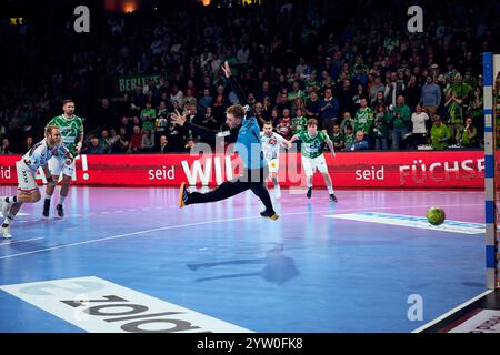 Deutschland, Fuechse Berlin vs. SC Magdeburg, 1. Bundesliga, Daikin HBL, Herren, 13. Spieltag, Saison 2024/2025, 08.12.2024 Foto: Eibner-Pressefoto/ Claudius Rauch Stockfoto