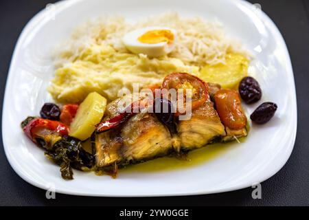 Traditionelles Kabeljau-Rezept, zubereitet im klassischen Stil Stockfoto