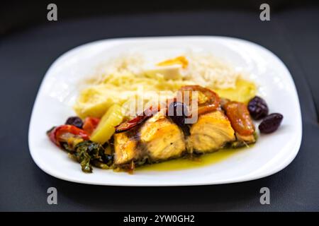 Traditionelles Kabeljau-Rezept, zubereitet im klassischen Stil Stockfoto