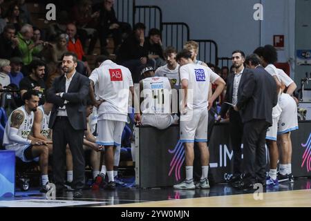 Cremona, Italien. Dezember 2024. Vanoli Cremona während des Spiels Vanoli Basket Cremona vs Openjobmetis Varese, italienische Basketball Serie A in Cremona, Italien, 08. Dezember 2024 Credit: Independent Photo Agency/Alamy Live News Stockfoto