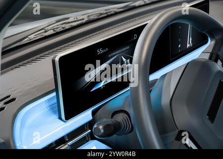 Innenraum des modernen Elektroautos Stockfoto