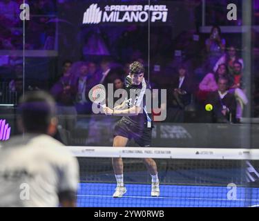 Mailand, Italien. Dezember 2024. Mailand, dritte Ausgabe des Mailand Premier Padel P1, das Finale. Auf dem Foto: Arturo Coello Credit: Independent Photo Agency/Alamy Live News Stockfoto