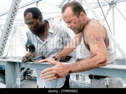 STIRB HARD WITH A RACHE 1995 20th Century Fox Film mit Bruce Willis rechts und Samuel L. Jackson Stockfoto