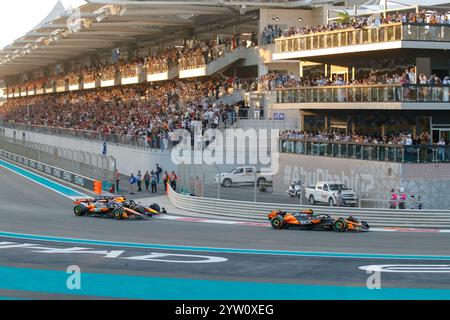 Yas Marina, Abu Dhabi. Dezember 2024. Start des Rennens am Renntag, Sonntag des Formel 1 Etihad Airways Abu Dhabi Grand Prix 2024, Yas Marina, Abu Dhabi 6-8. Dezember 2024 Credit: Alessio de Marco/Alamy Live News Stockfoto