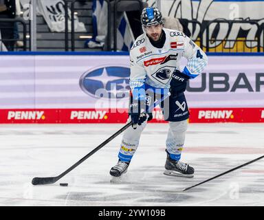 Morgan Ellis (ERC Ingolstadt Panther, Nr. 4). GER, EHC Red Bull München vs. ERC Ingolstadt, Eishockey, DEL, 24. Spieltag, Saison 2024/2025, 08.12.2024. Foto: Eibner-Pressefoto/Heike Feiner Stockfoto