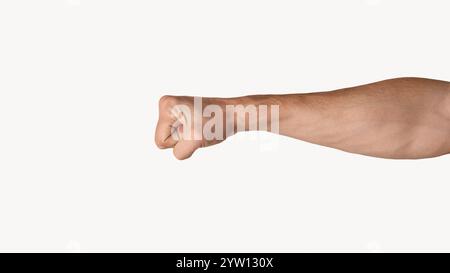 Millennial Mann zusammenschlingende Faust auf hellgrauem Hintergrund, Nahaufnahme. Kopierbereich. Panorama Stockfoto