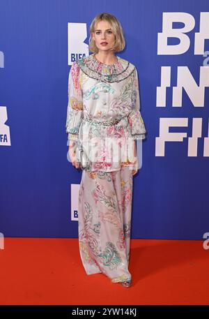 London, Großbritannien. Dezember 2024. Lucy Boynton kam bei den 27. British Independent Film Awards, Camden Roundhouse. Quelle: Doug Peters/EMPICS/Alamy Live News Stockfoto