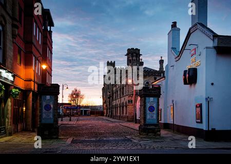 Abendschatten entlang der Castle Street, Bury, England. Stockfoto