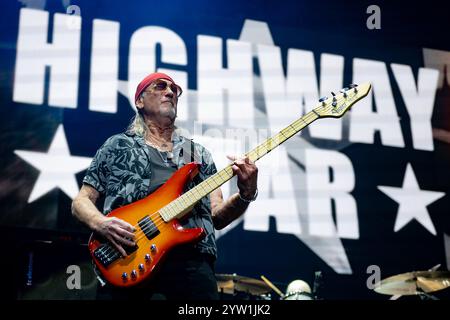 LONDON, ENGLAND: Deep Purple tritt in der O2 Arena auf. Mit: Roger Glover Wo: London, Großbritannien Wann: 06 Nov 2024 Credit: Neil Lupin/WENN Stockfoto
