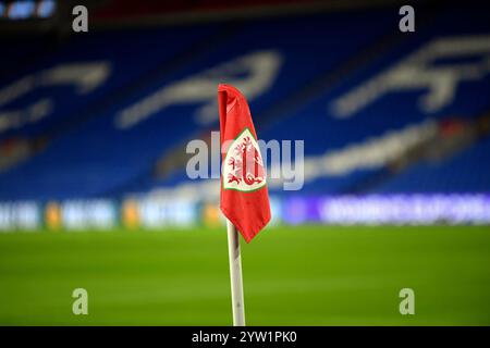 Cardiff City Stadium, Cardiff, Großbritannien. November 2024. UEFA-Womens-MeisterschaftPlay-offs, 2. Runde Fußball, Wales gegen Republik Irland; Eckflagge mit walisischem Emblem Credit: Action Plus Sports/Alamy Live News Stockfoto