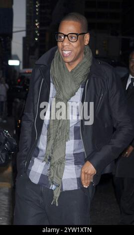 Manhattan, Vereinigte Staaten Von Amerika. November 2010. NEW YORK – 17. NOVEMBER: Jay-Z besucht die Late Show mit David Letterman im Ed Sullivan Theater am 17. November 2010 in New York City. Leute: Jay-Z Credit: Storms Media Group/Alamy Live News Stockfoto