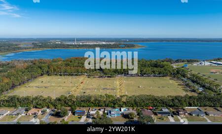 Lakeland, FL, USA - 7. Dezember 2024: Blick aus der Vogelperspektive auf den Lake Parker Soccer Complex, Lakeland, Florida, USA. Stockfoto