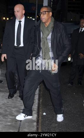 Manhattan, Vereinigte Staaten Von Amerika. November 2010. NEW YORK – 17. NOVEMBER: Jay-Z besucht die Late Show mit David Letterman im Ed Sullivan Theater am 17. November 2010 in New York City. Leute: Jay-Z Credit: Storms Media Group/Alamy Live News Stockfoto