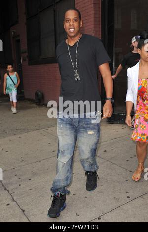 Manhattan, Vereinigte Staaten Von Amerika. Juli 2010. NEW YORK – 14. JULI: Jay-Z verlässt die Industria Studios im West Village am 14. Juli 2010 in New York City. Leute: Jay-Z Credit: Storms Media Group/Alamy Live News Stockfoto