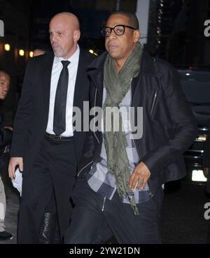 Manhattan, Vereinigte Staaten Von Amerika. November 2010. NEW YORK – 17. NOVEMBER: Jay-Z besucht die Late Show mit David Letterman im Ed Sullivan Theater am 17. November 2010 in New York City. Leute: Jay-Z Credit: Storms Media Group/Alamy Live News Stockfoto