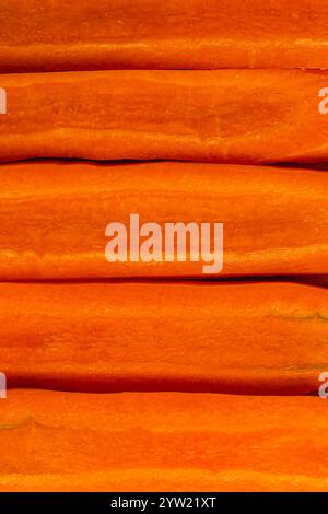 Karotten flach schneiden als Hintergrund für gesunde Ernährung Konzept Stockfoto