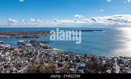 Gloucester, MA, USA - 29. November 2024: Herbstluftfahrt, Drohne, Foto der Stadt Gloucester, Massachusetts, MA, USA. Stockfoto